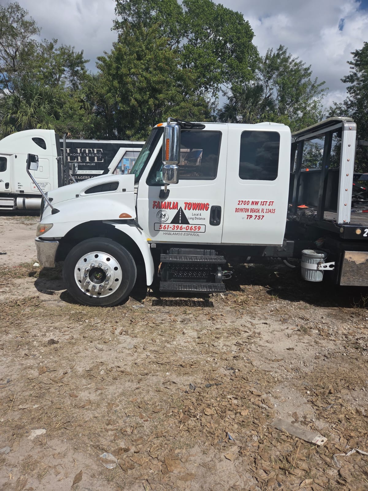 Towing service truck